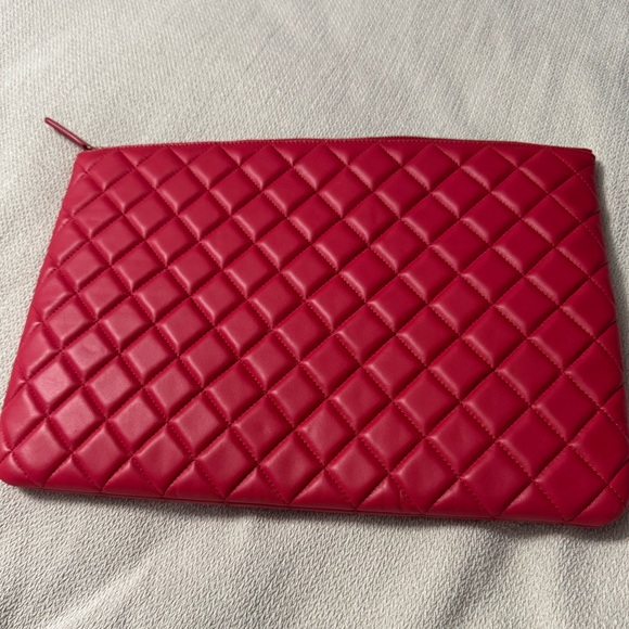 BNWT Chanel Red Quilted Pouch Clutch O Case Lg - Picture 3 of 8